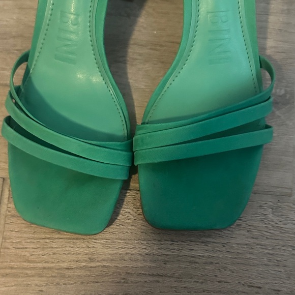 Gianni Bini Emerald Green Strappy Block Heel Sandals - Picture 8 of 8